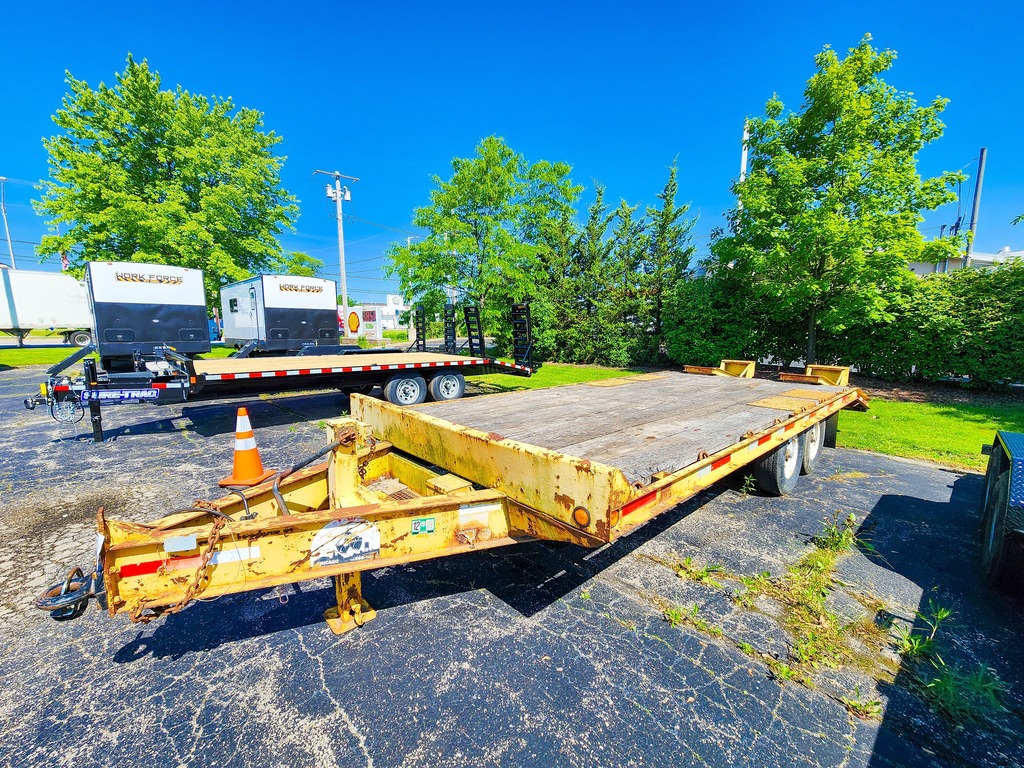 21' Used equipment trailer