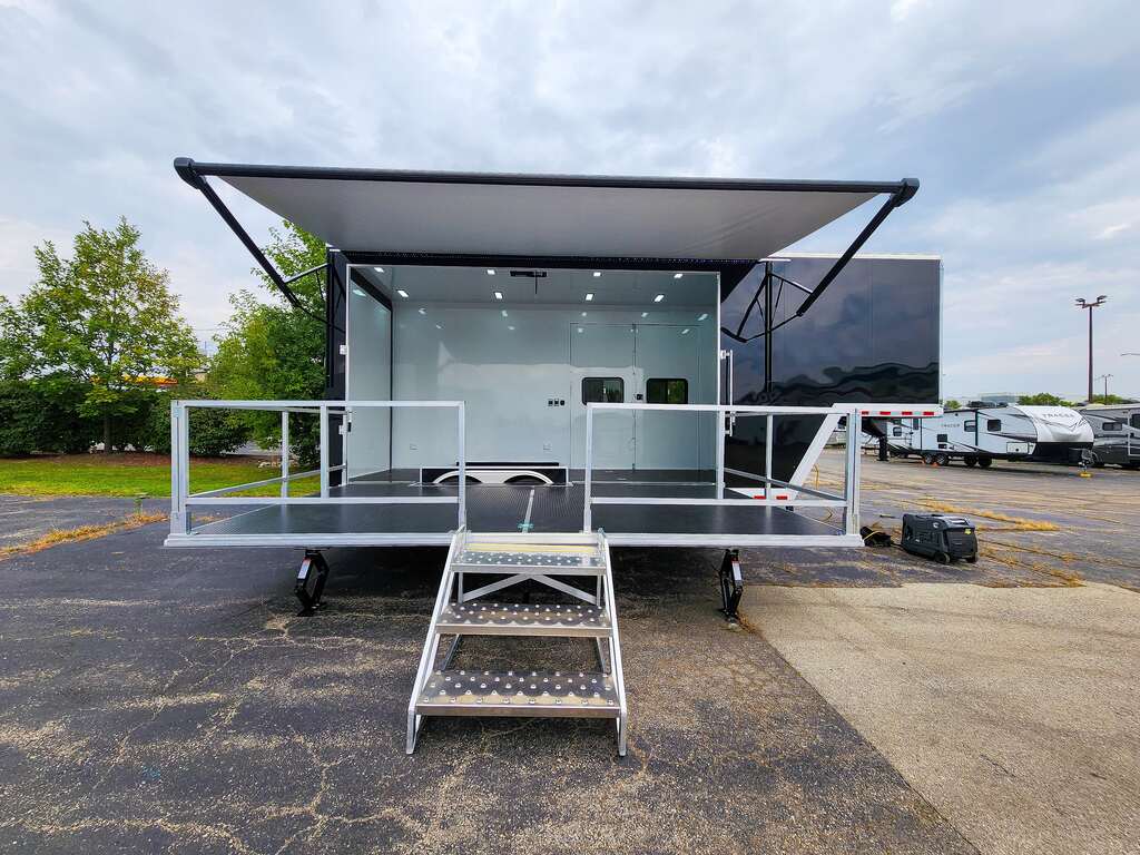 28' Gooseneck Stage Trailer
